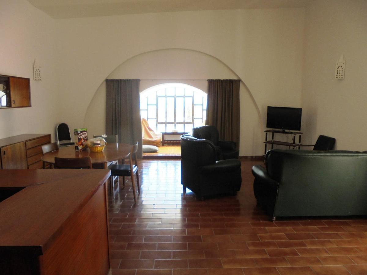 Ema'S Beach And Nightlife House Apartment Lagos Exterior photo